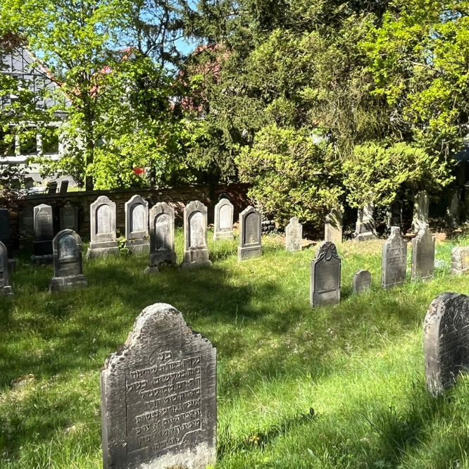Jüdische Friedhöfe im Überblick Jüdische Friedhöfe im Überblick